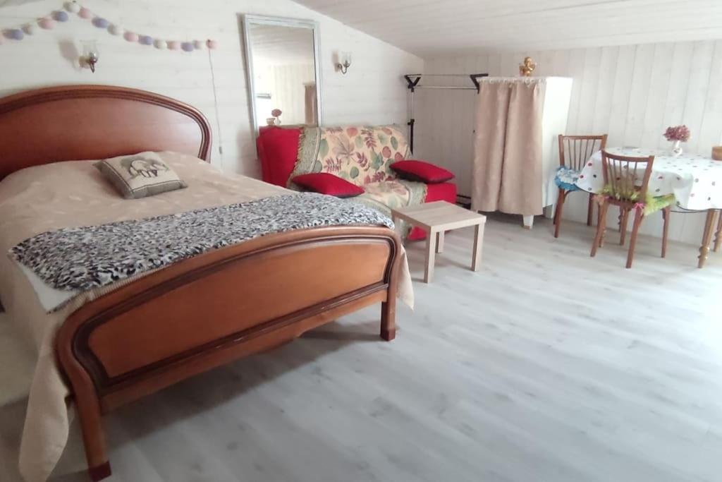 Studio Propre Et Cosy Le Mesnil-en-Vallée Εξωτερικό φωτογραφία